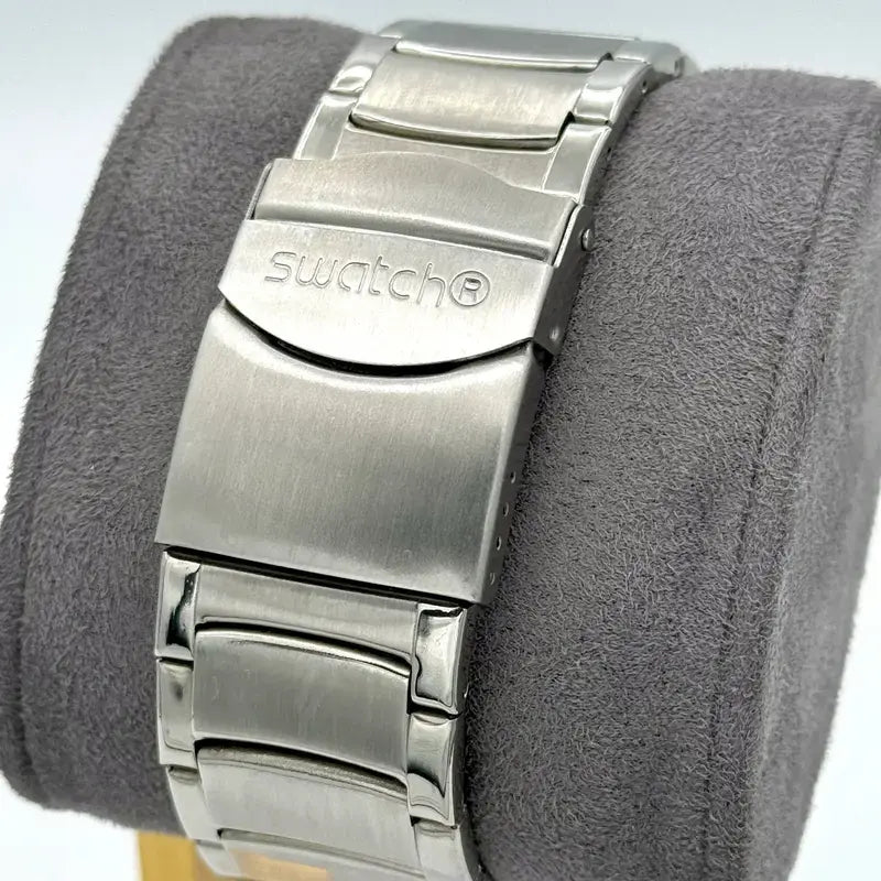 Swatch AG2026 WHITE – Retro-Futuristic Swiss Design